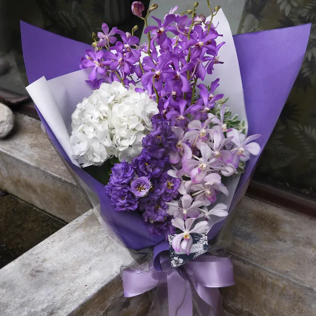 Santa Ana 幻紫魅影花束 主花為繡球花加千代蘭 Momo購物網