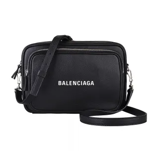 【Balenciaga 巴黎世家】BALENCIAGA 巴黎世家EVERYDAY白字LOGO牛皮拉鍊斜背相機包(黑)