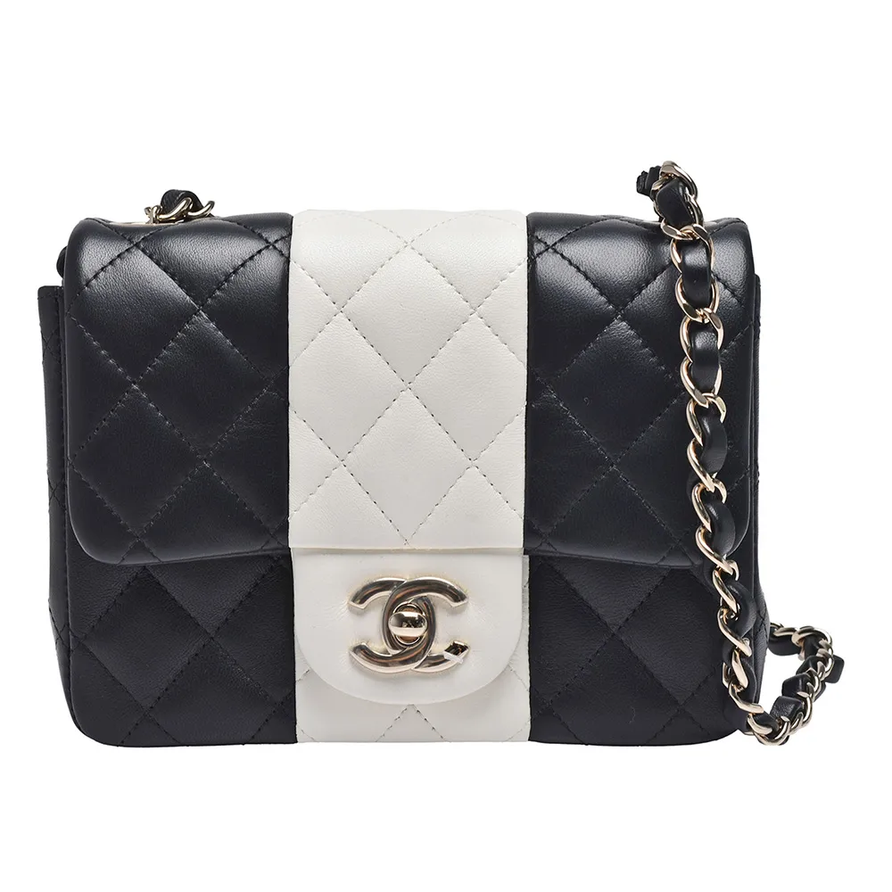 【CHANEL 香奈兒】經典MINI COCO菱格紋小羊皮轉釦金鍊斜背包(黑白35200L-BLK WHI-GP)