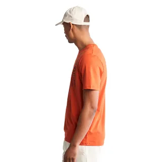 【Timberland】男款磚橘色有機棉背面圖案短袖T恤(A27KSCL7)