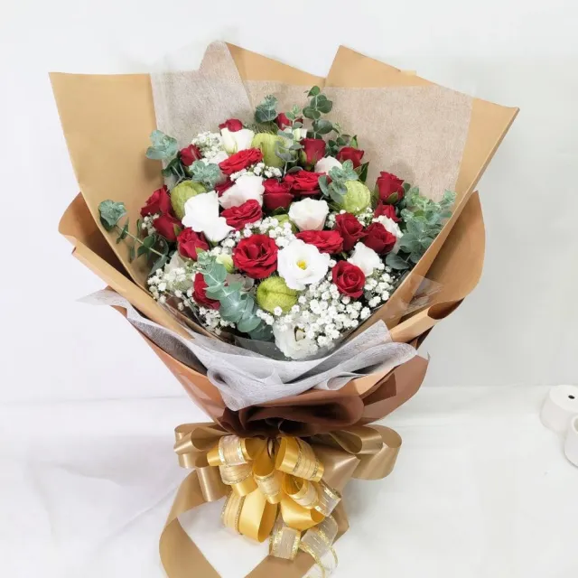 The Flower嬪嬪花藝坊 紅玫瑰 桔梗鮮花花束 雙北專車專人配送 鮮花花禮 買花送花 Momo購物網 好評推薦 23年1月