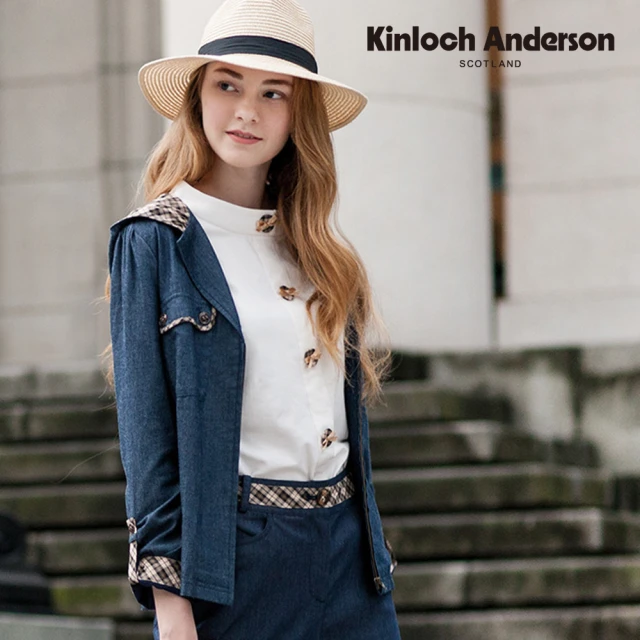 【Kinloch Anderson】金安德森女裝 典雅立領假門襟格紋飾扣長袖上衣T恤(米白/黑)