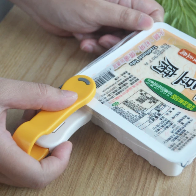 AKEBONO 曙產業 日本製 磁吸式封口切割器-橘(餐具 廚具 日本餐具 易清潔 防割傷 小孩)