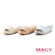 【MAGY】菱格縫線燙鑽羊皮楔型拖鞋(米色)