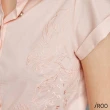 【iROO】粉色刺繡豹上衣