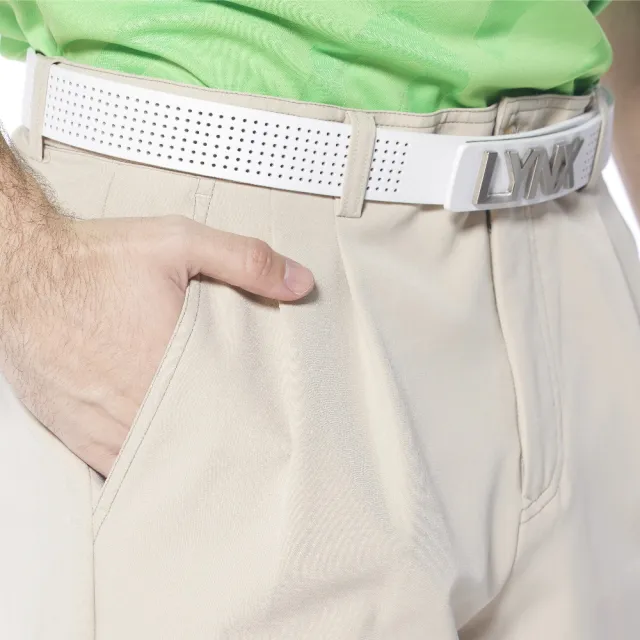 【Lynx Golf】男款彈性舒適基本款後袋蓋設計雙折休閒短褲(卡其色)