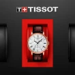 【TISSOT 天梭】Carson 羅馬三眼計時石英錶-41mm 送行動電源(T1224173603300)