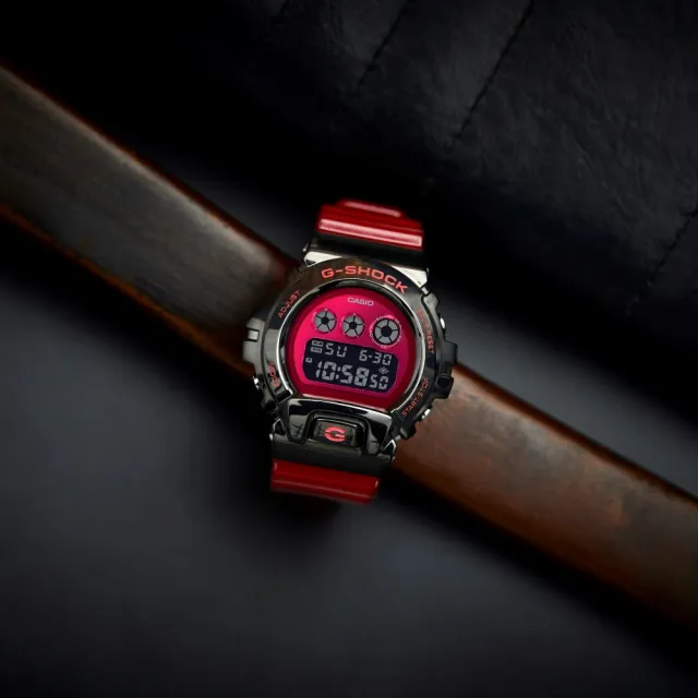 【CASIO 卡西歐】G-SHOCK 25周年金屬手錶 電子錶-黑紅(GM-6900B-4)