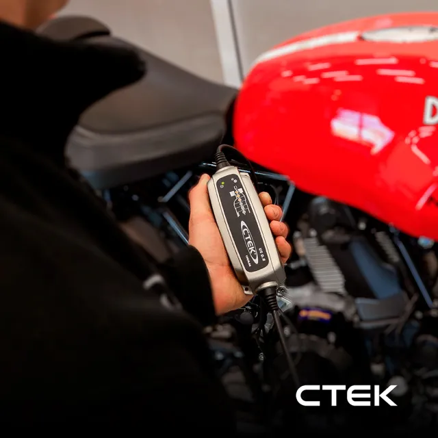 【CTEK】US 0.8 智慧型電瓶充電器(適用各式機車、鉛酸電瓶、充電器)