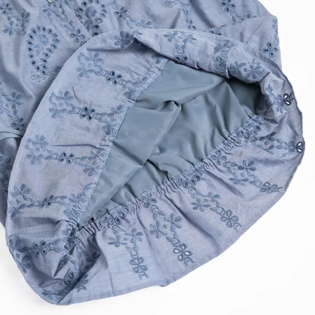 【ILEY 伊蕾】馬德拉花卉孔洞氣質綁結方領上衣(藍色；M-XL；1222081066)