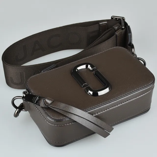 【MARC BY MARC JACOBS】金屬大LOGO防刮皮革THE SNAPSHOT DTM相機斜背包(深棕)