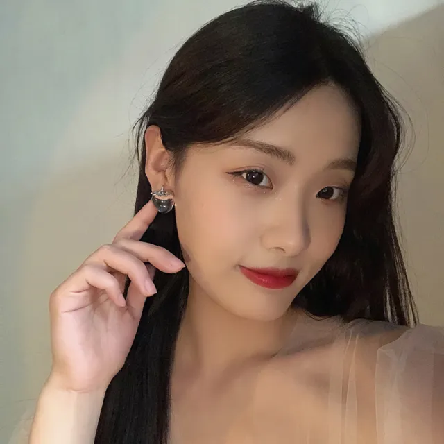 【MISA】韓國設計925銀針可愛透明水晶草莓造型耳環(925銀針耳環 水晶耳環 草莓耳環)