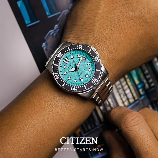 【CITIZEN 星辰】Mechanical系列繽紛色系水鬼錶圈經典鋼帶機械錶(43mm兩年保固)