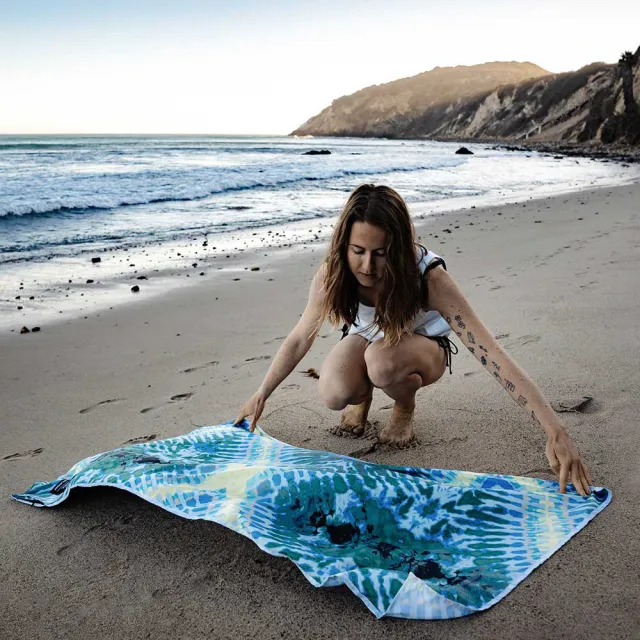 【Matador 鬥牛士】x Volcom 鬥牛士 Packable Beach Towel 超輕量速乾沙灘墊(沙灘 折疊 毛巾 衝浪 快乾)