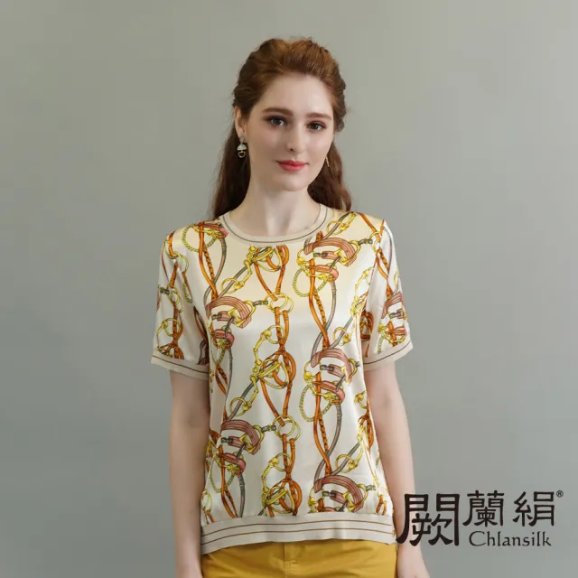 【Chlansilk 闕蘭絹】經典時尚鎖鏈前短後長下擺釘扣造型蠶絲緞面上衣(米)