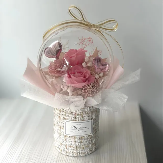 【OSTARA FLORIST 奧斯塔拉花藝】泡泡球小香風愛心永生花束(永生花、波波球、花禮、情人節、聖誕節、發光)