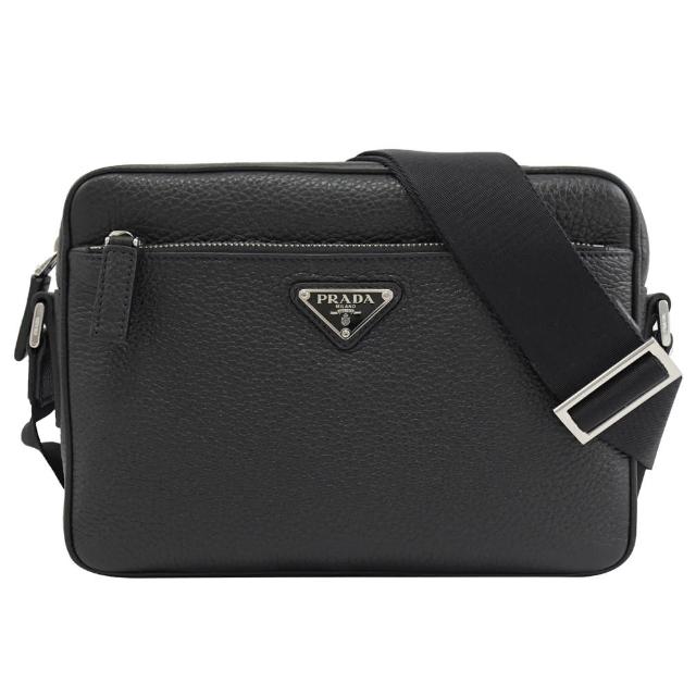 【PRADA 普拉達】經典三角LOGO荔枝牛皮寬背帶方包斜背包(黑)