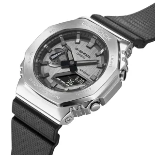 【CASIO 卡西歐】G-SHOCK農家橡樹金屬錶殼雙顯示腕錶 / 銀灰 44.4mm(GM-2100-1A)