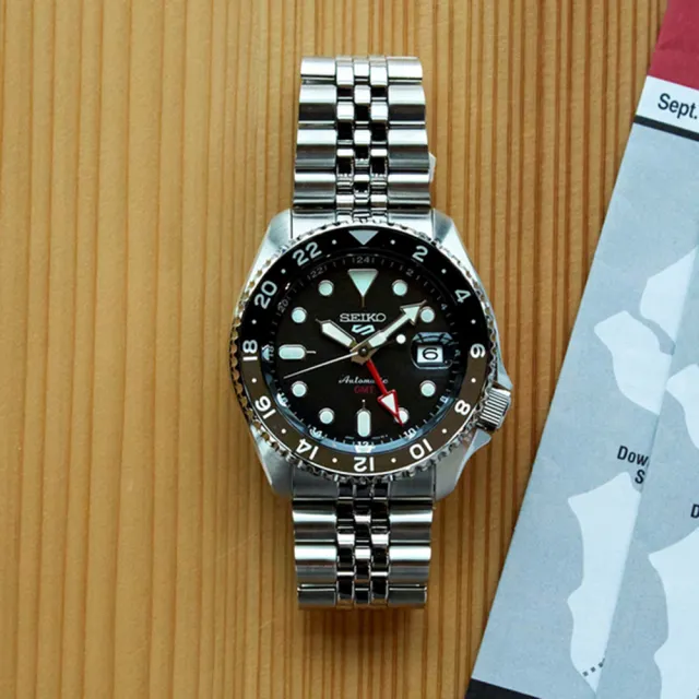 【SEIKO 精工】5 Sports經典SKX GMT 不鏽鋼帶 黑水鬼款(三款可選 綜合賣場 均一價)618年中慶
