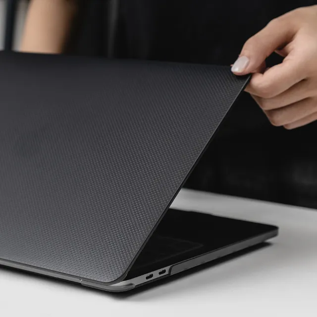 【SwitchEasy 魚骨牌】MacBook Pro 13吋 Touch 刻紋電腦保護殼(支援M1/M2晶片 Pro 13吋)
