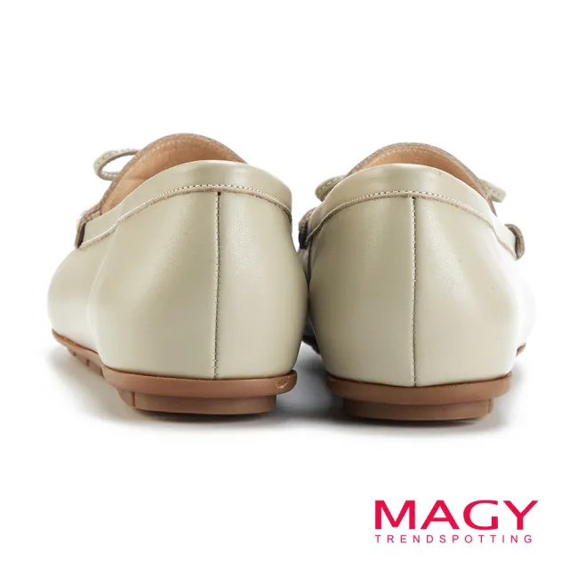 【MAGY】菱格紋縫線真皮平底休閒鞋(灰色)