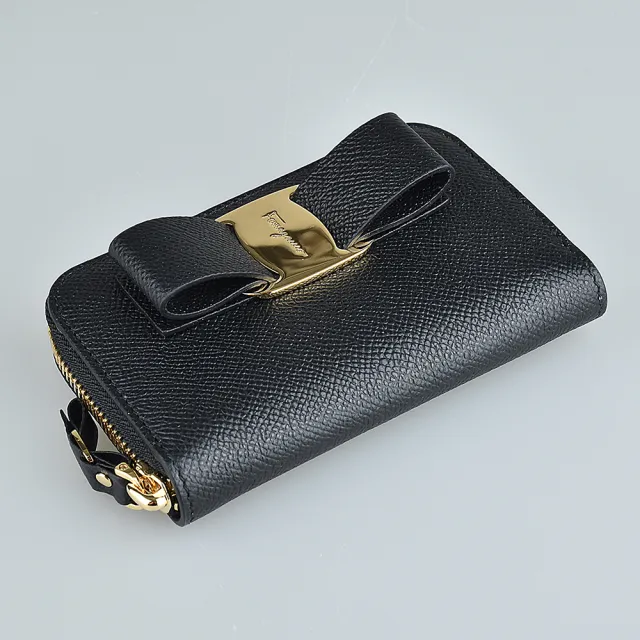 【Salvatore Ferragamo】VARA蝴蝶結設計金屬LOGO牛皮拉鍊零錢名片包(黑)