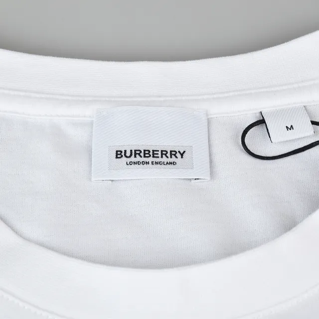 【BURBERRY 巴寶莉】BURBERRY HORSEFERRY字母LOGO印花設計棉質寬鬆短袖T恤(男裝/白x黑字)
