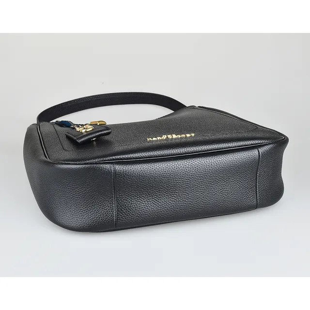 【MARC JACOBS】MARC JACOBS THE DIRECTOR HOBO金字LOGO荔枝紋牛皮磁吸式肩背斜背托特包(黑x藍)