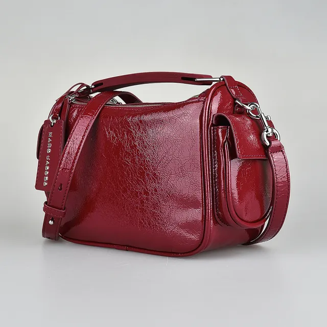 【MARC JACOBS】MARC JACOBS THE SOFT BOX 23銀字LOGO漆面牛皮雙拉鍊手提斜背包(暗紅)