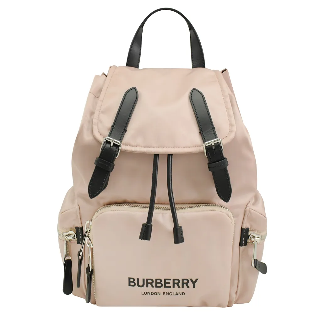 【BURBERRY 巴寶莉】THE RUCKSACK 經典三口袋翻蓋束口手提旅用包後背包(粉芋)