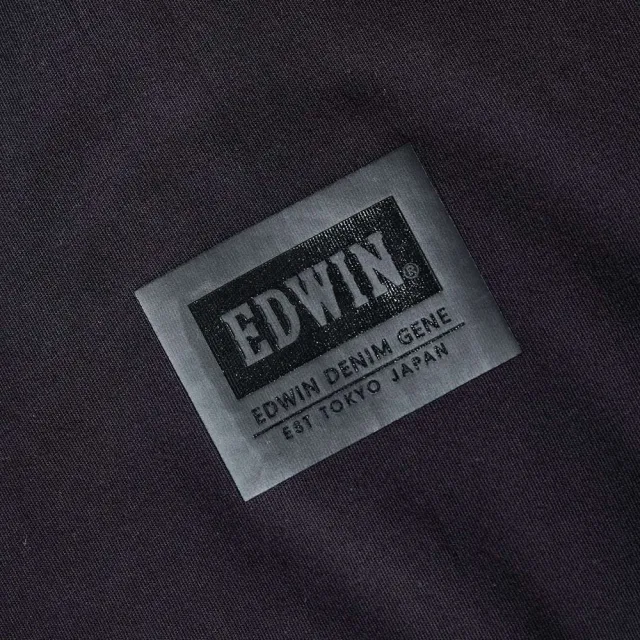 【EDWIN】男裝 人氣復刻款 仿皮牌LOGO長袖T恤(黑色)