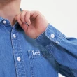 【Lee 官方旗艦】男裝 牛仔長袖襯衫 / 刺繡小LOGO 貼式口袋 淺藍洗水 標準版型(LL220365171)