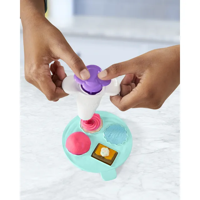 【PLAYDOH 培樂多】廚房系列-廚房系列神奇轉轉蛋糕遊戲組 F4718(兒童玩具/無毒黏土/廚房玩具/家家酒/禮物)