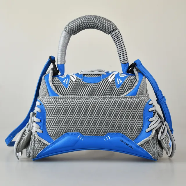 【Balenciaga 巴黎世家】BALENCIAGA 巴黎世家SNEAKERHEAD黑字LOGO球鞋設計PVC釦式手提斜背包(小/藍x灰x白)