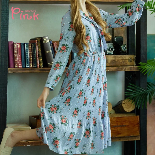 【PINK NEW GIRL】領巾造型花卉細褶長袖洋裝 J2102FD(2色)