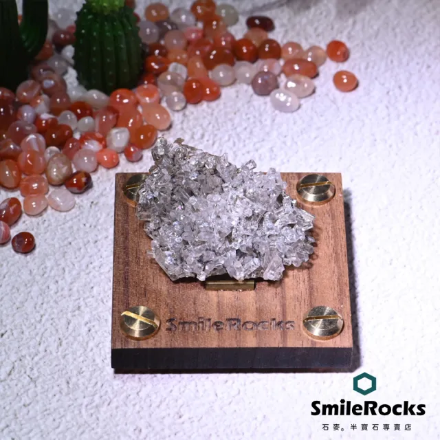 【SmileRocks 石麥】極光方解石 4.8x3.7x0.8cm(原礦水晶 附SmilePad Stand 6X6底板)
