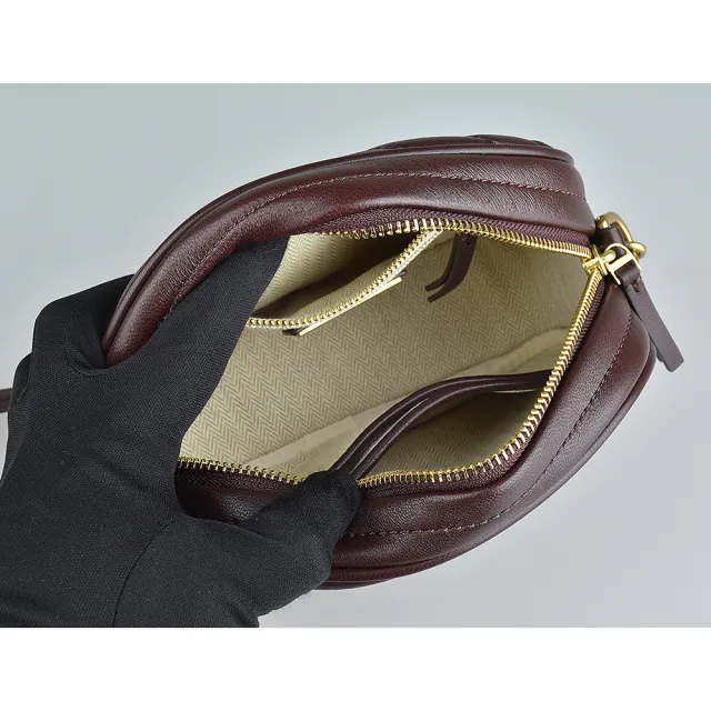 【TORY BURCH】TORY BURCH Kira黃銅雙T字LOGO羊皮絎縫鏈帶拉鍊斜背相機包(葡萄酒紅)