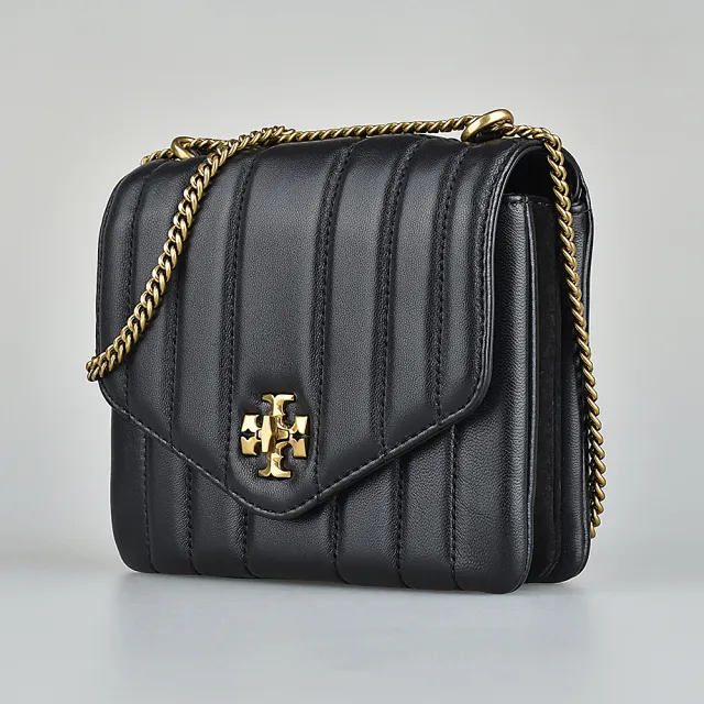 【TORY BURCH】TORY BURCH Kira金字LOGO羊皮直條絎縫設計鏈帶翻蓋旋鎖式斜背方形包(黑)
