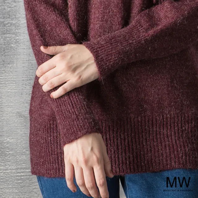 【MAGIQUE WARDROBE】圓領針織造型花朵長袖上衣(酒紅)
