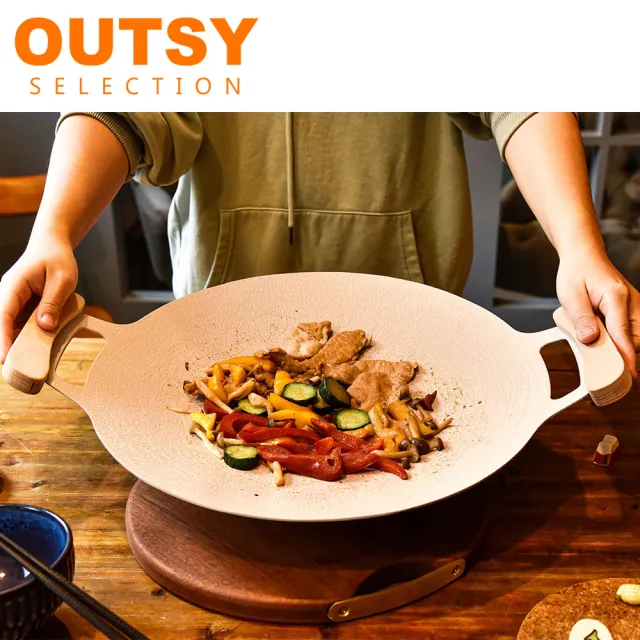 【OUTSY】薄形麥飯石IH可用萬用露營烤盤 米白色(附木質手柄 夾子 收納袋)