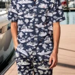 【JOHN HENRY】渡假島嶼滿版印花短褲-深藍
