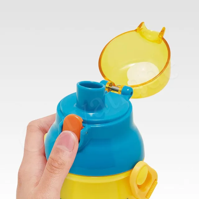 【百科良品】日本製 小小兵香蕉Banana 彈蓋直飲水壺 隨身瓶 抗菌加工 480ML(附背帶)