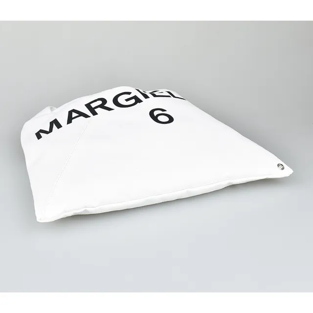 【MM6 MAISON MARGIELA】MM6 Maison Margiela JAPANESE白字LOGO字母花紋三角型帆布手提肩背托特包(小/白)