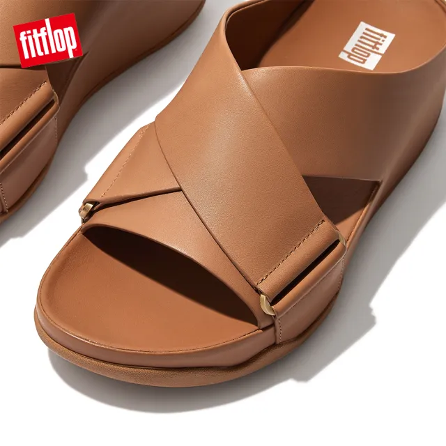 【FitFlop】SHUV LEATHER CROSS SLIDES簡約造型交叉涼鞋-女(拿鐵棕褐色)