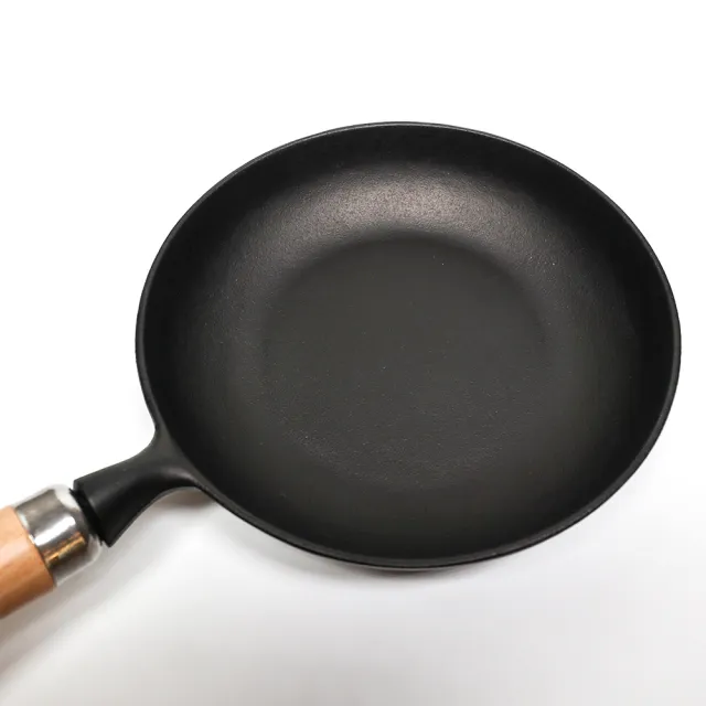 【南部鐵器】福介商店 日本鑄鐵鍋 岩鑄 歐姆蛋木柄平底鍋 21cm IH爐可用鍋 平底鍋 炒鍋 煎鍋
