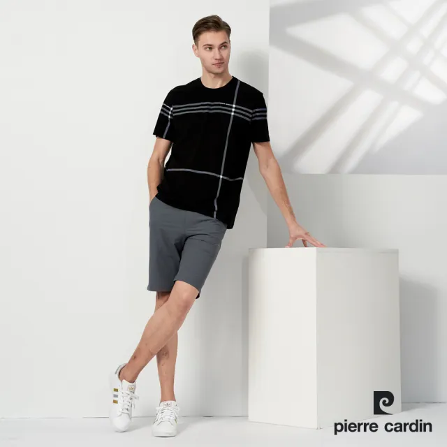 【pierre cardin 皮爾卡登】商務休閒 男款 大定位格子印花圓領短袖上衣-黑色(5237281-99)