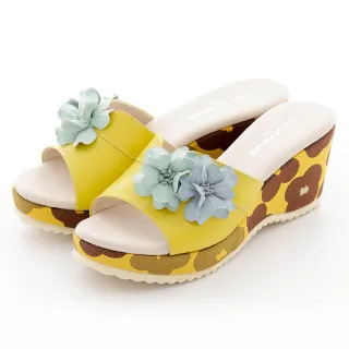 【CUMAR】立體皮革花卉楔型台涼拖鞋(黃色)