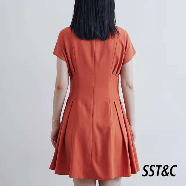 【SST&C 超值限定_CM】珊瑚菊圓領壓褶設計洋裝8562104001