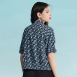 【OUWEY 歐薇】時髦運動風品牌印花短版排釦上衣(深藍色；S-L；3232161422)