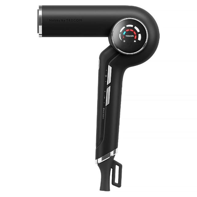 【Nobby by TESCOM】NIB3800ATW 日本專業沙龍級離子吹風機，採用負離子科技修護秀髮，減少靜電與毛躁，提供冷風功能與可拆式濾網易清潔。1500W強勁功率，五段以上風速與溫度調節，附整髮烘罩、集風吹嘴與吹風筒配件。電線長3M，適閤家用與專業使用，AC110V 60Hz，1年保固，BSMI認證（商檢字號：R31310），中國製造。
